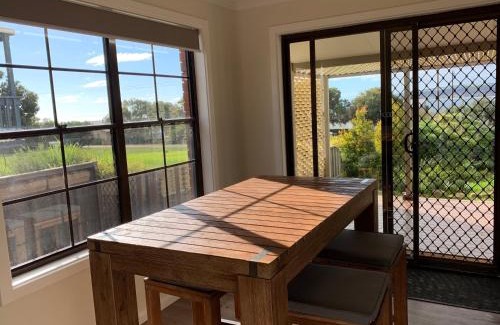 Emu Bay House | Berds Nest