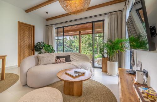 Petulu Villa | Bergamo by DH - Chic New Escape - Private Pool - Walkable Location