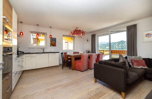 Flachau Apartment | "Berghaus" ski in /ski out - vacation apartment over 2 floors - living space 115 m²