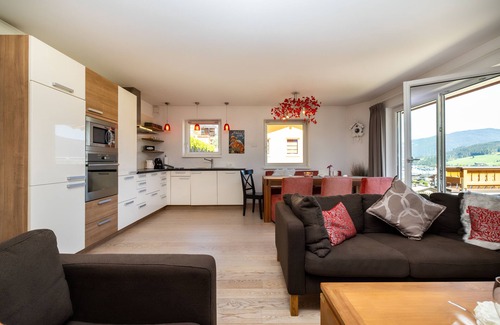 Flachau Apartment | "Berghaus" ski in /ski out - vacation apartment over 2 floors - living space 115 m²