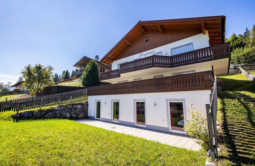 Flachau Apartment | "Berghaus" ski in /ski out - vacation apartment over 2 floors - living space 115 m²