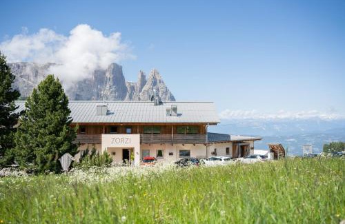 Castelrotto Hotel | Berghotel Zorzi