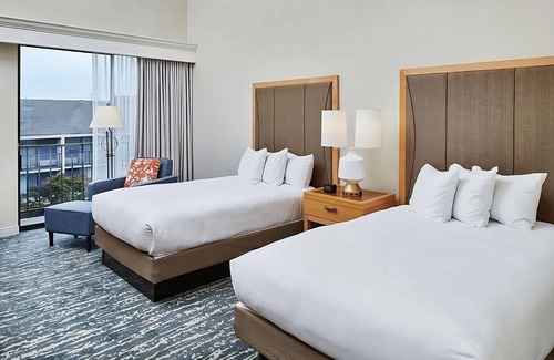 Berkeley Hotel | Berkeley Marina Stay | Pool Access, Free Breakfast