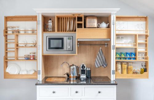 Bristol Apartment | Berkeley Suites, Suite 4