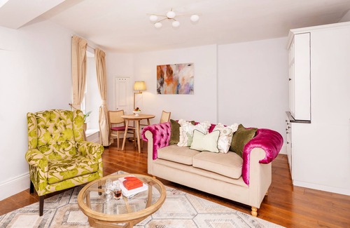 Bristol Apartment | Berkleley Suites, Suite 1