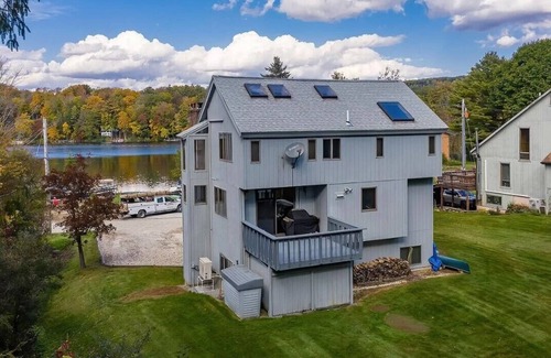 Monterey House | Berkshires Ski House on Lake Garfield w/HT Near Great Barrington