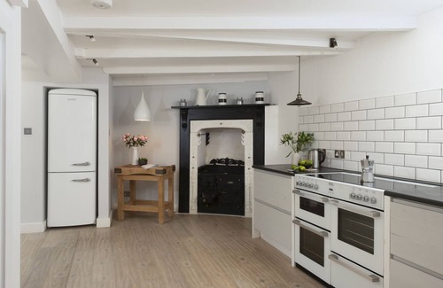 Mousehole Cottage | Berlewen - a cottage that sleeps 6 guests in 3 bedrooms
