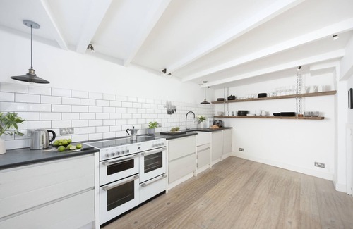 Mousehole Cottage | Berlewen - a cottage that sleeps 6 guests in 3 bedrooms