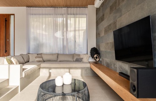 Padonan Villa | Bermain Haus - Exquisite 3BR Luxury Villa with Private Pool, Netflix & Breathtaking Views!
