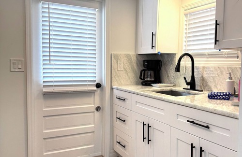 Longbeach Village House | Bermuda-esque Island Cottage! Steps to Sand! Beach to Bay