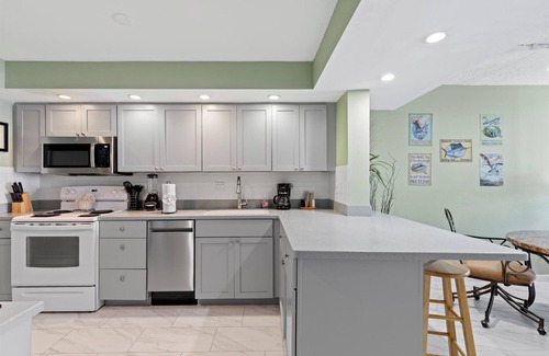 Meadows Condo | Bermuda Retreat-waterfront 2BR 2BA condo w/pool & boat slip