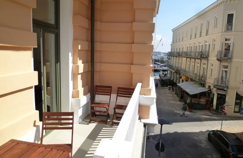 Warnemuende Apartment | Berringer, gurnard on the promenade