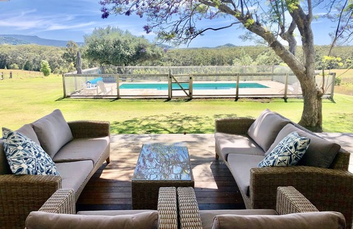 Berry House | Berry Downs cottage with pool and tennis court