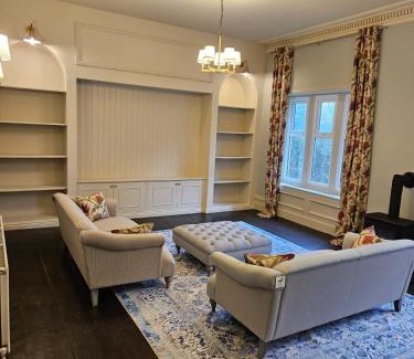 Henryd House | Berthlwyd Country House