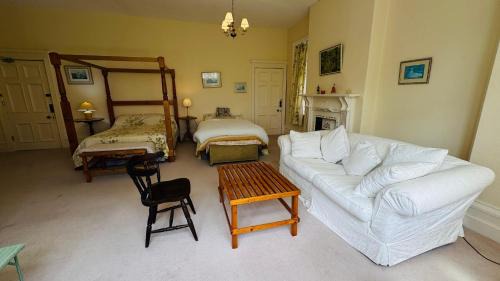 Henryd House | Berthlwyd Country House