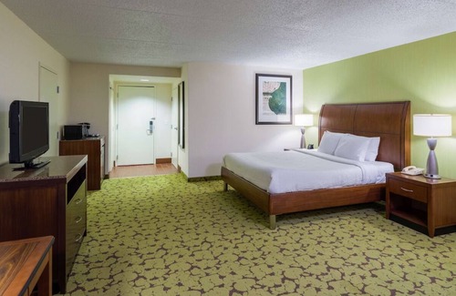 Hopelawn Hotel | Beset of New Jersey | Pet-friendly & Newly Renovated