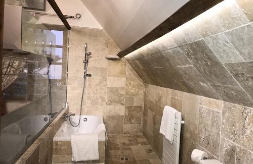 Barbizon Bed & Breakfast | Besharat Gallery & Museum