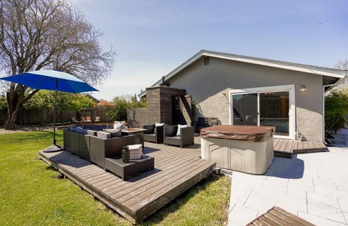 Petaluma House | Bespoke Family Resort w/ Pool+Spa+Outdoor Shower
