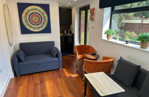 Hendon House | Bespoke Gallery guesthouse