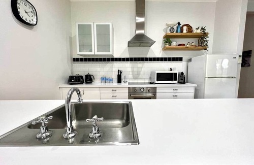 Bright House | Bespoke Holiday House. Central location on Delany Avenue in Bright. Dog friendly