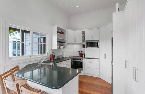 Devonport House | Bespoke Stays - Charming Villa in Devonport