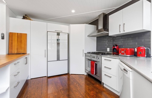 Devonport House | Bespoke Stays - Cozy Devonport Hideaway