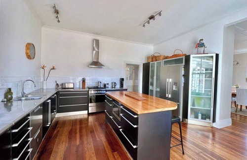 Devonport House | Bespoke Stays - Spacious Haven