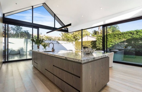 Ponsonby House | Bespoke Stays - Summer Christmas Escape