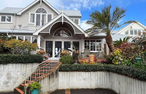 Devonport House | Bespoke Stays - Timeless Elegance