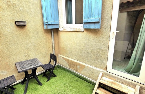 Angouleme Apartment | Besson Bey II - Ideal for couples & professionals - Patio - WiFi - Near train station - City center