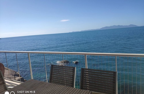 Nelly Bay Apartment | Best at Bright Point 4 Bedroom (sleeps up to 8) Absolute Waterfront Apartment