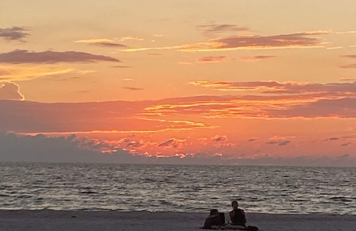 St. Pete Beach Apartment | Best bed on the beach! Steps from Upham/St Pete Beaches Mid Century Modern gem
