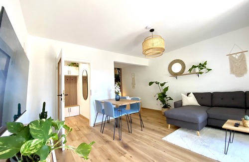 Kempten Apartment | Best Butler Jungle Suite - Central - Netflix - Big Box