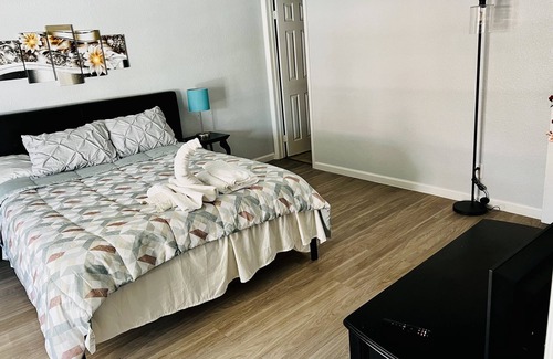 Sunrise Manor House | Best Choice - 6 miles to Fremont - 9 miles to Strip