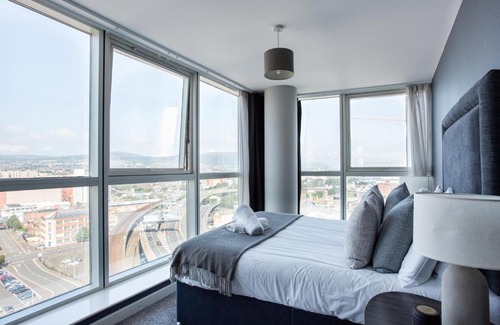 Belfast City Centre Apartment | Best City Views, Sleeps 6, Fabulous Interiors