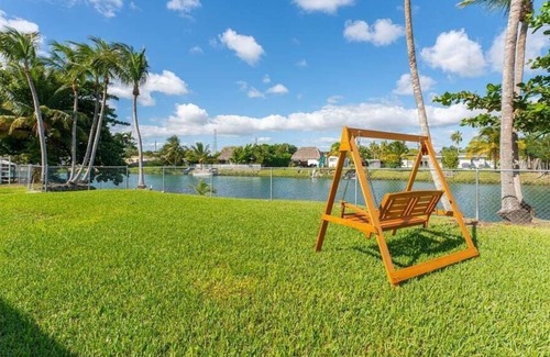 Cutler Bay House | Best Cutler Bay Home On The Water W/ Games&Kayaks!