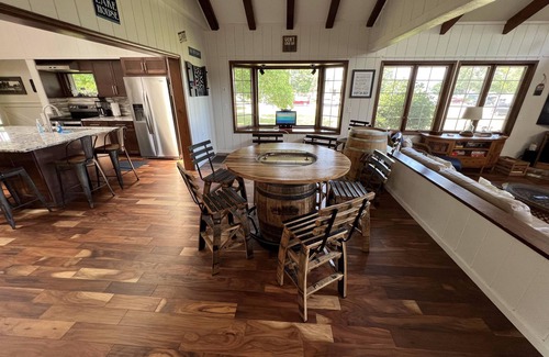 Put-in-Bay House | Best Downtown Location- Large, Beautiful!- The Queen Elizabeth House