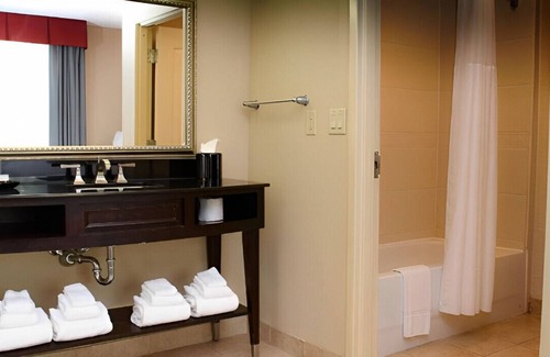 Montgomery House | Best Downtown Retreat for Groups! W/ Breakfast