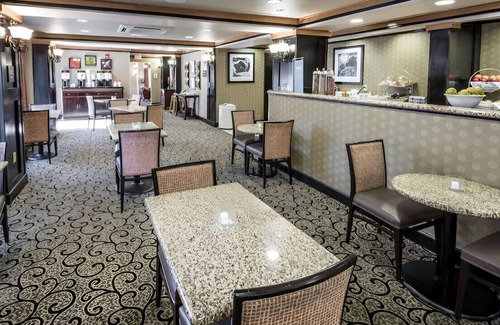 Montgomery House | Best Downtown Retreat for Groups! W/ Breakfast