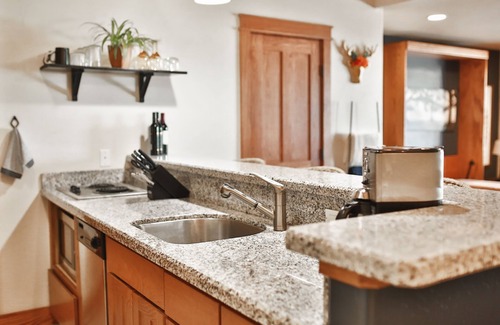 Pagosa Springs Condo | Best downtown studio, Fireplace