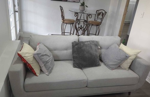 Chapel Hill South Apartment | Best Family Friendly appartement and peaceful nGateway heart of Ottawa On.