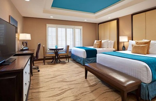 Village of La Jolla Hotel | Best for Group Vacay! Three Spacious Units Near Beaches, Restaurant