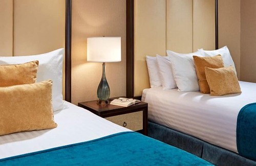 Village of La Jolla Hotel | Best for Group Vacay! Three Spacious Units Near Beaches, Restaurant