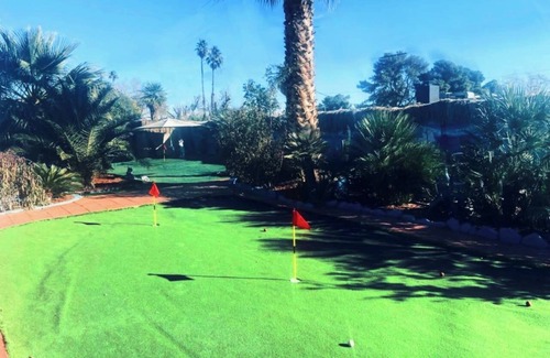 Las Vegas House | Best in Vegas!7 Bedroom/12 beds -Sauna, Jacuzzi, Tropical, Golf, CLOSE TO STRIP!