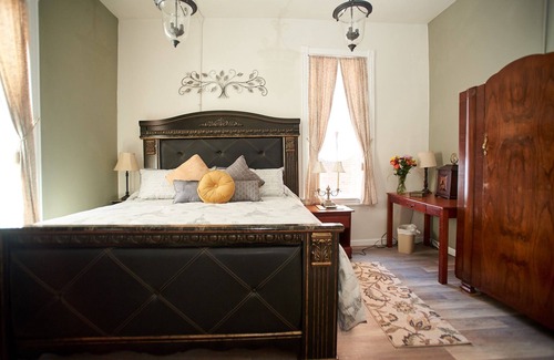 Columbia Apartment | Best kept secret in "The District" Downtown Columbia!