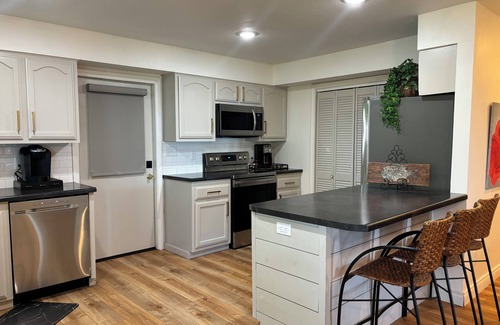 Fairfield Bay House | Best Lake Views, Sleeps 8 Pool, Tennis Pickleball & Marina