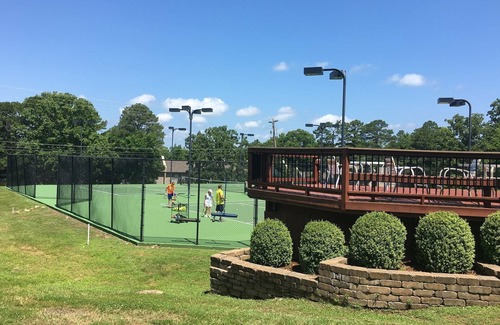 Fairfield Bay House | Best Lake Views, Sleeps 8 Pool, Tennis Pickleball & Marina