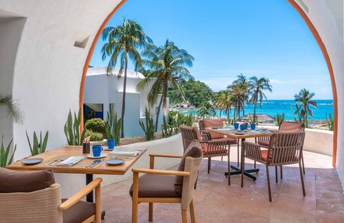 Santa Maria Huatulco Condo | Best Location on Property ~ Beachfront ~ Private Pool ~ Top Floor Corner Unit