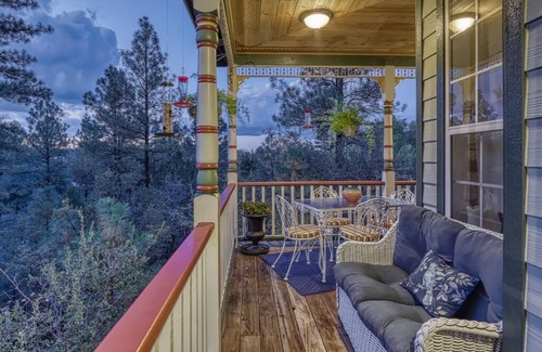 Prescott House | BEST LOCATION! + 2 KITCHENS + 6 BEDROOMS + 5 BATHROOMS + HOT TUB & GYM + VIEWS!