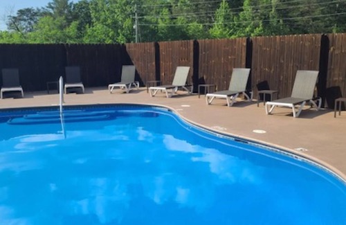 Pigeon Forge Cabin | Best Location! 2KingBd, HotTub, PoolTable, Arcade, CommunityPool, Sleep6, NoPet
